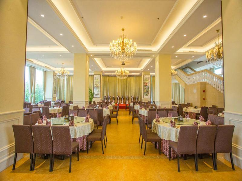גואנגג'ואו Vienna International Hotel Luogang Wanda Plaza מראה חיצוני תמונה