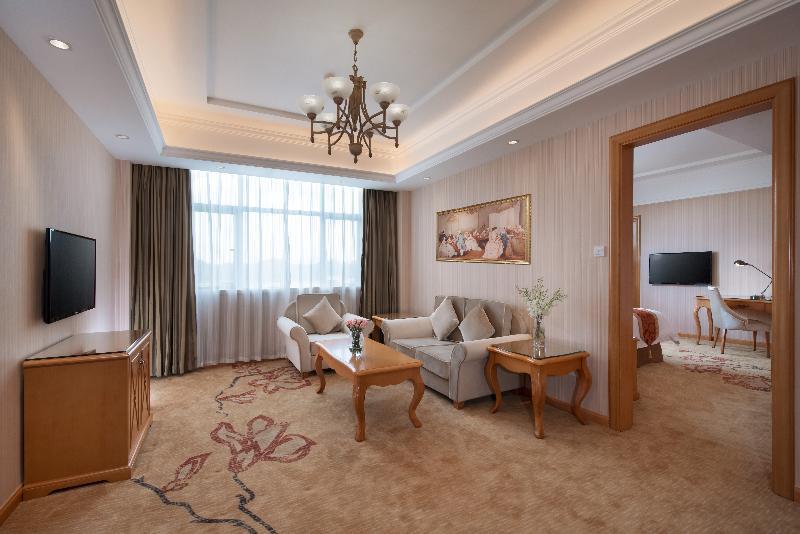 גואנגג'ואו Vienna International Hotel Luogang Wanda Plaza מראה חיצוני תמונה